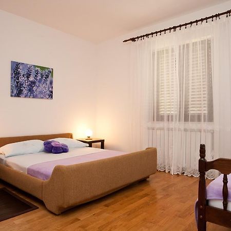 Apartment Milka Krk Town Eksteriør bilde
