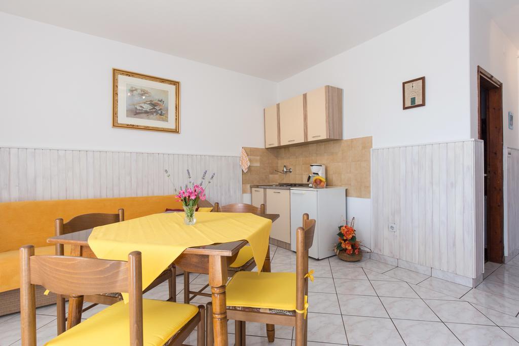 Apartment Milka Krk Town Eksteriør bilde