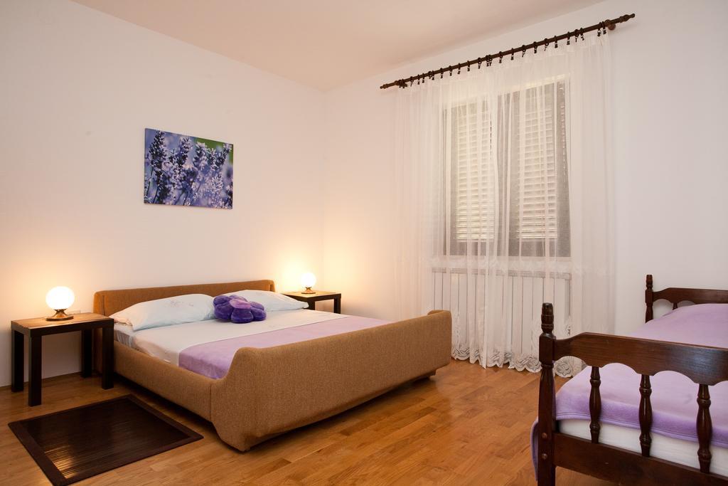 Apartment Milka Krk Town Eksteriør bilde